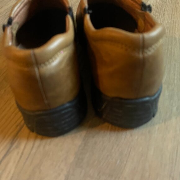 Ariat Light Brown Leather Slip-On Comfort Clogs Women's Size 7B Style 95622 - Picture 8 of 8